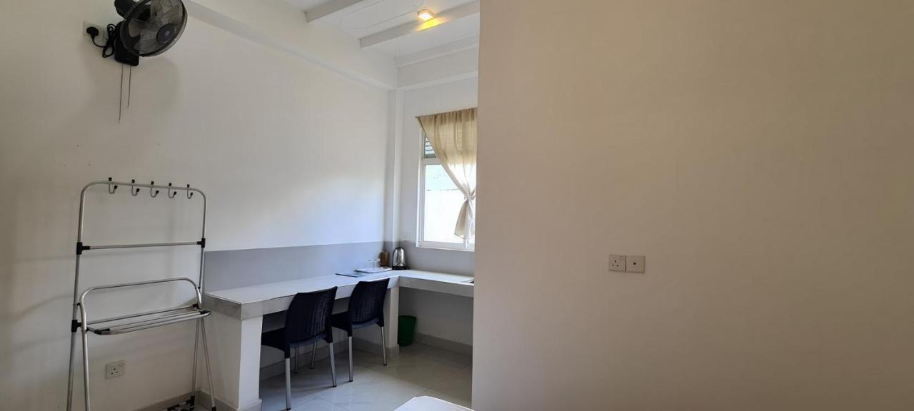Ceylon Lodge - Airport Transit Hostel Negombo Luaran gambar